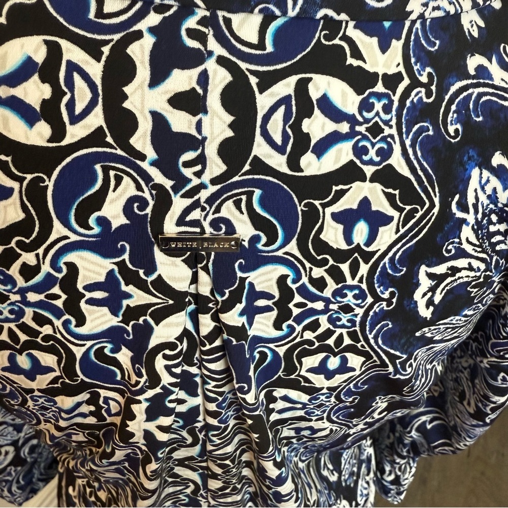 White House Black Market Blue/White Printed Blouse – Size XS - Picture 6 of 8